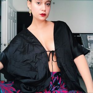 ✨Vs tie front black satin top✨